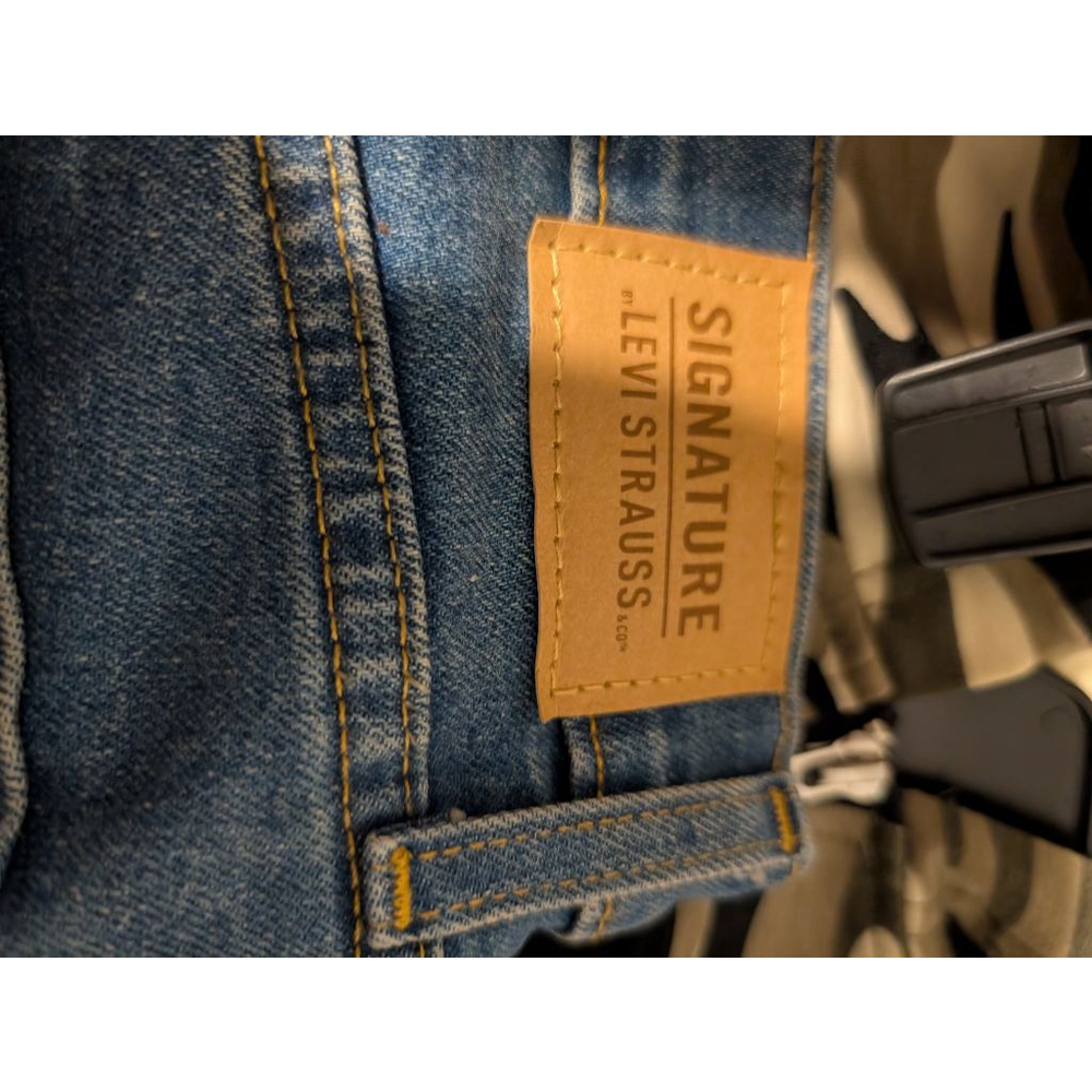 NWOT Women's Levi Strauss Jeans, Size 10/30, Blue - Picture 6 of 9